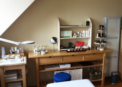 Kosmetik & Visagistik — Yv. Genzel